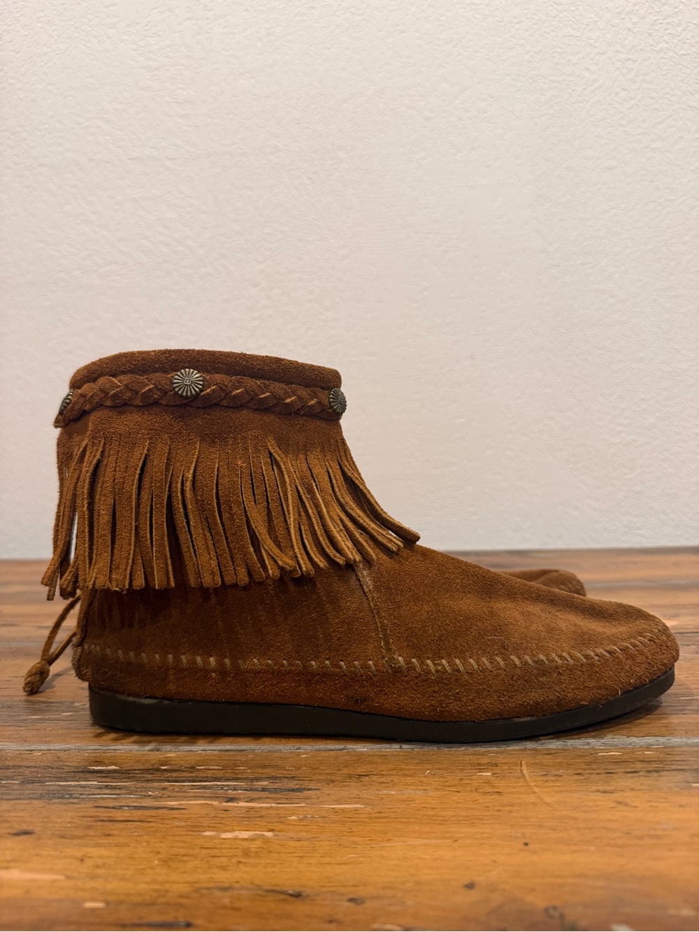 Minnetonka Brown Suede Fringe Moccasin Boots | 8.5